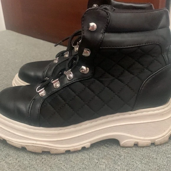 Fall boots - Picture 4 of 4